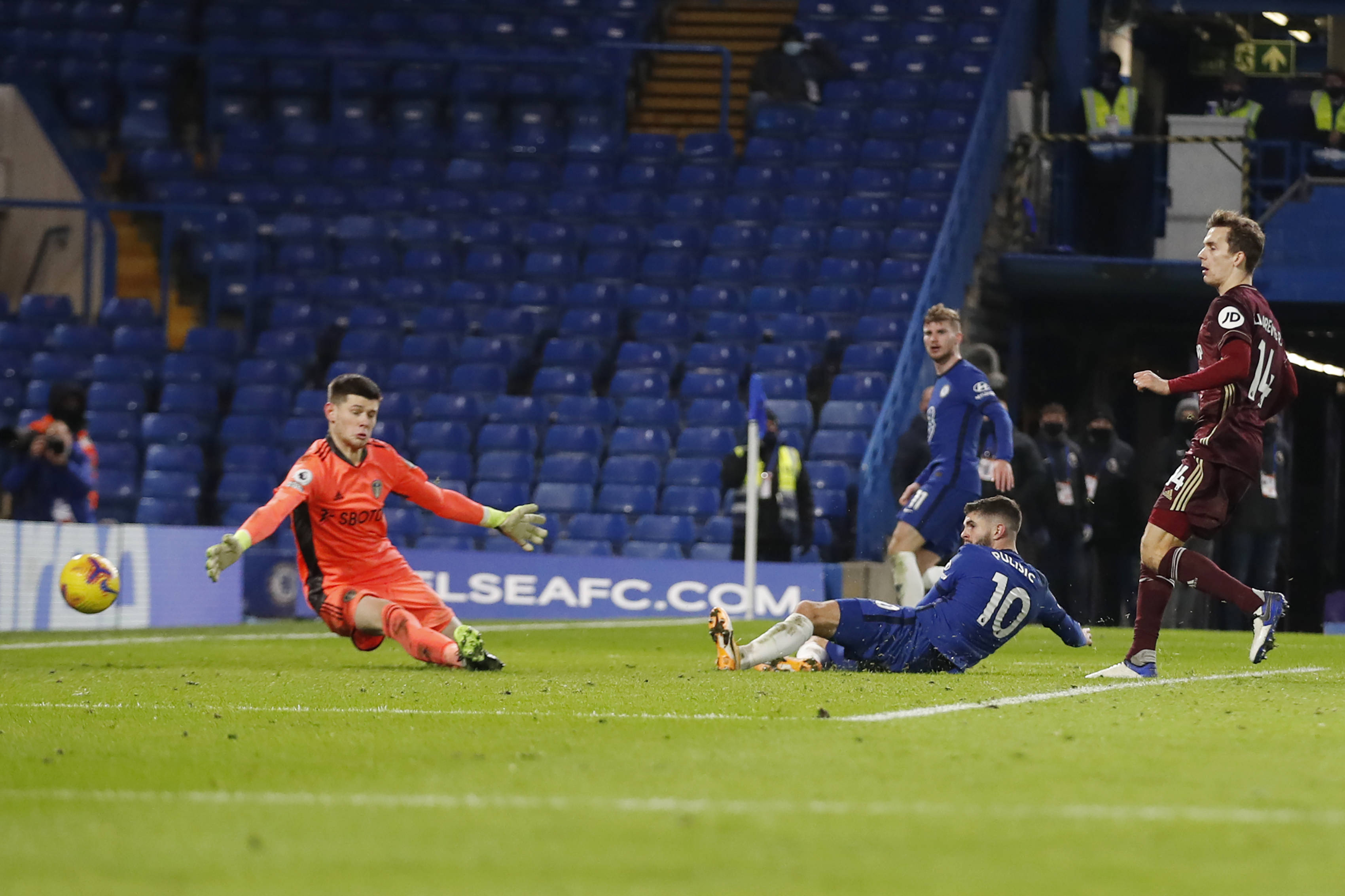 并迫使他们 并迫使他们